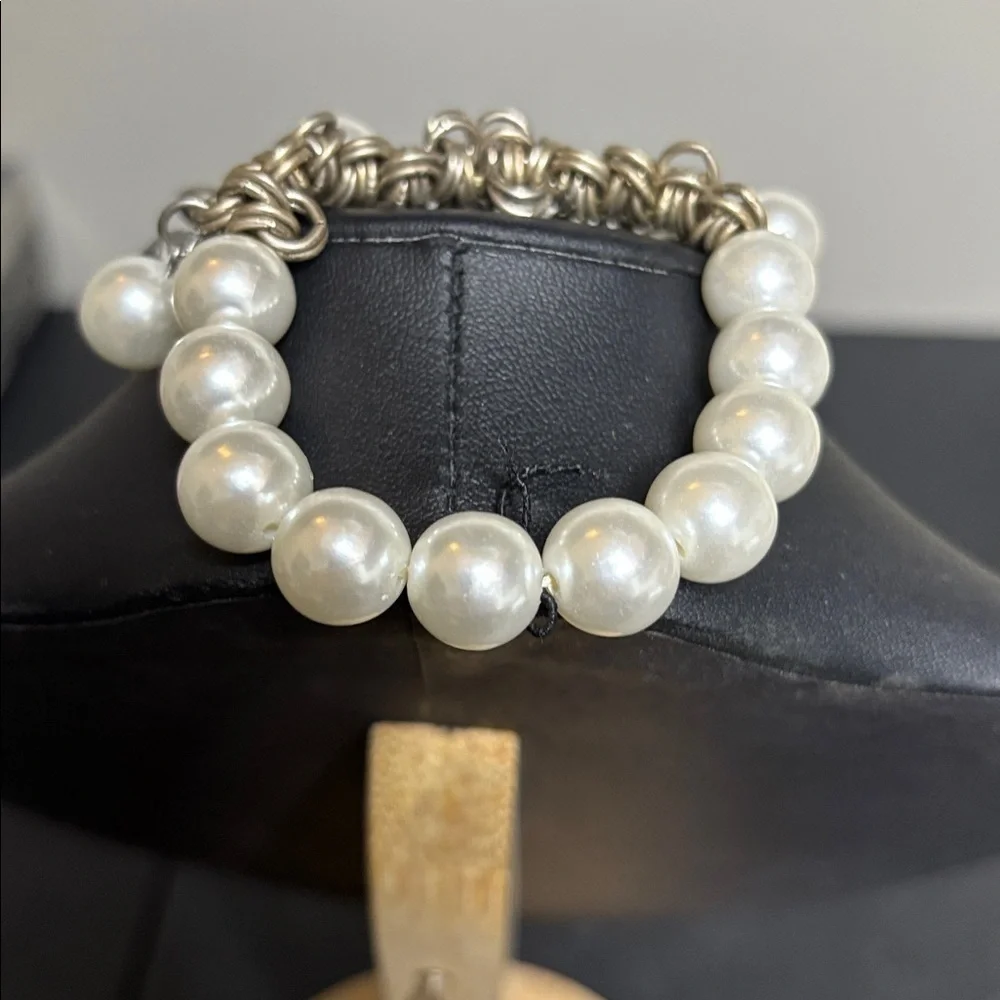 Glass Metal Victorian Charm Heart Fleur De Lis Pearl Stretch Bracelet